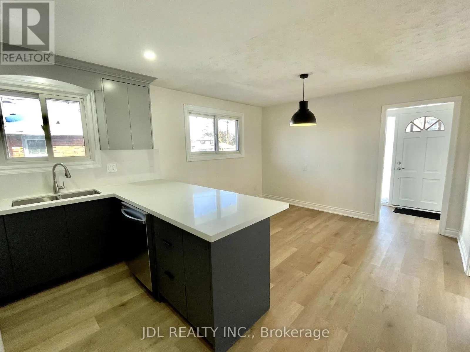 MAIN - 38 GRANDVIEW STREET S