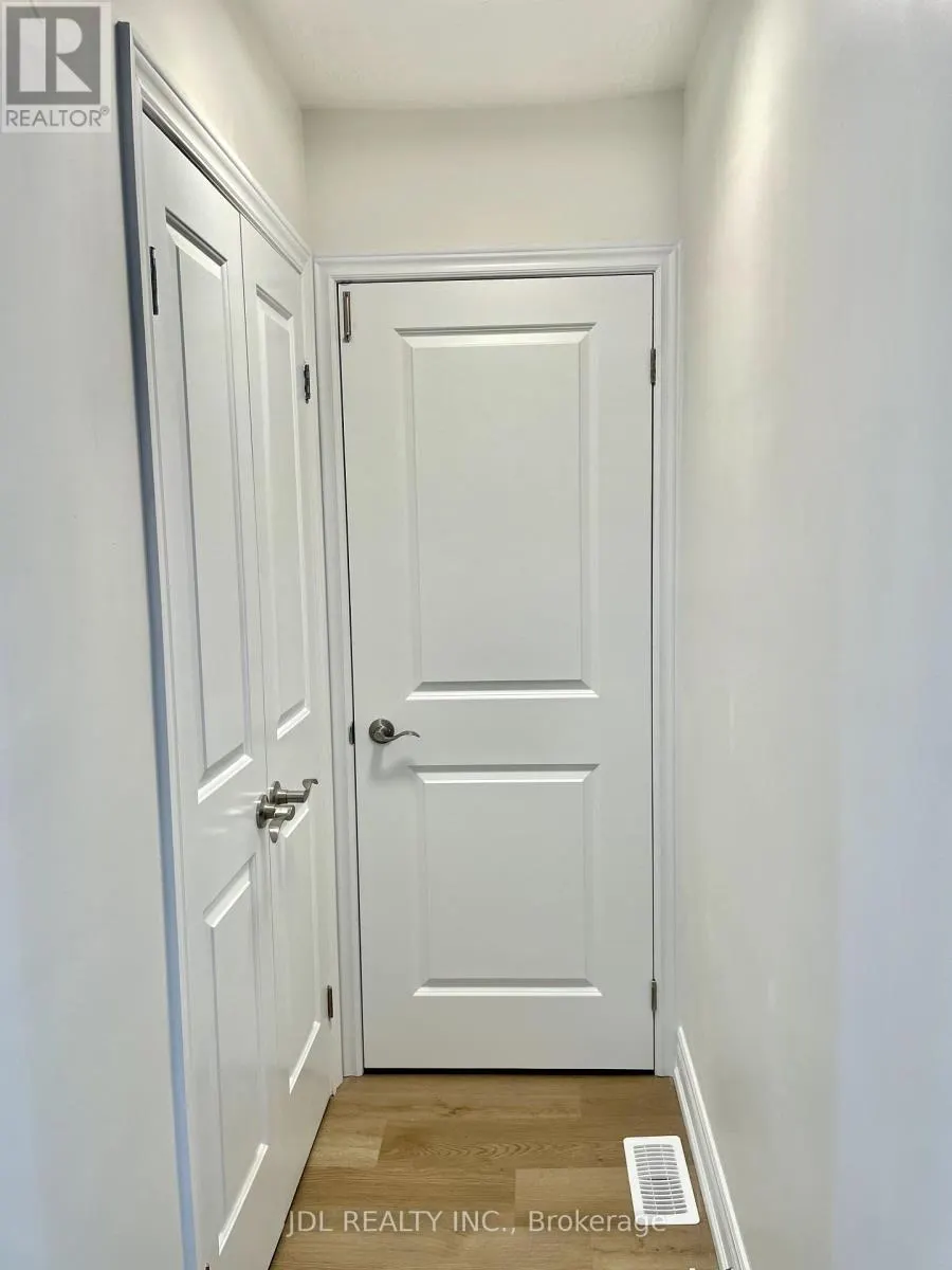 MAIN - 38 GRANDVIEW STREET S