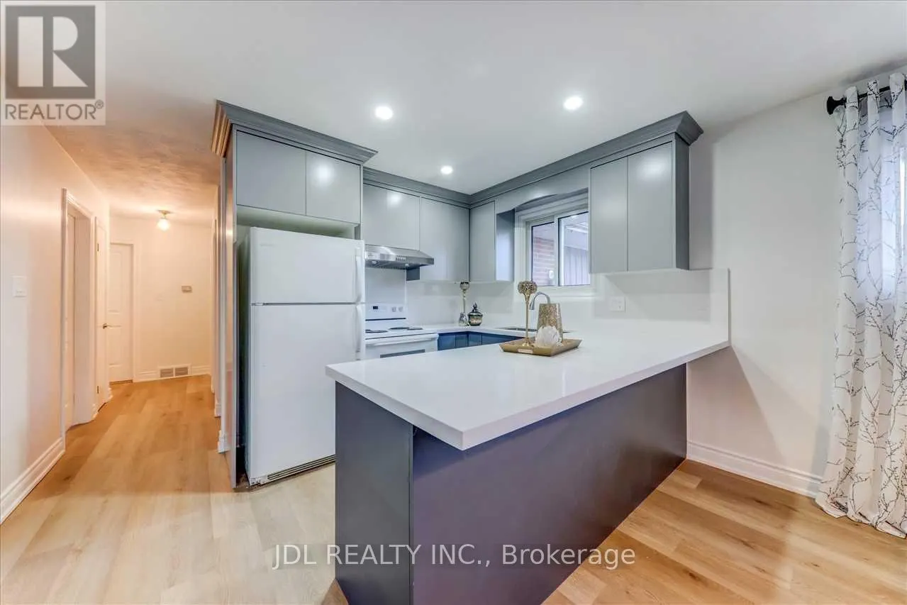 MAIN - 38 GRANDVIEW STREET S