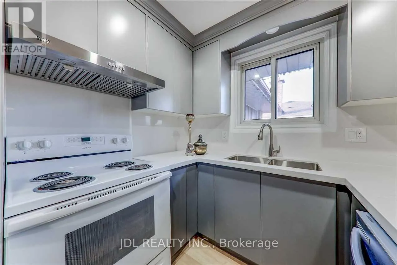 MAIN - 38 GRANDVIEW STREET S