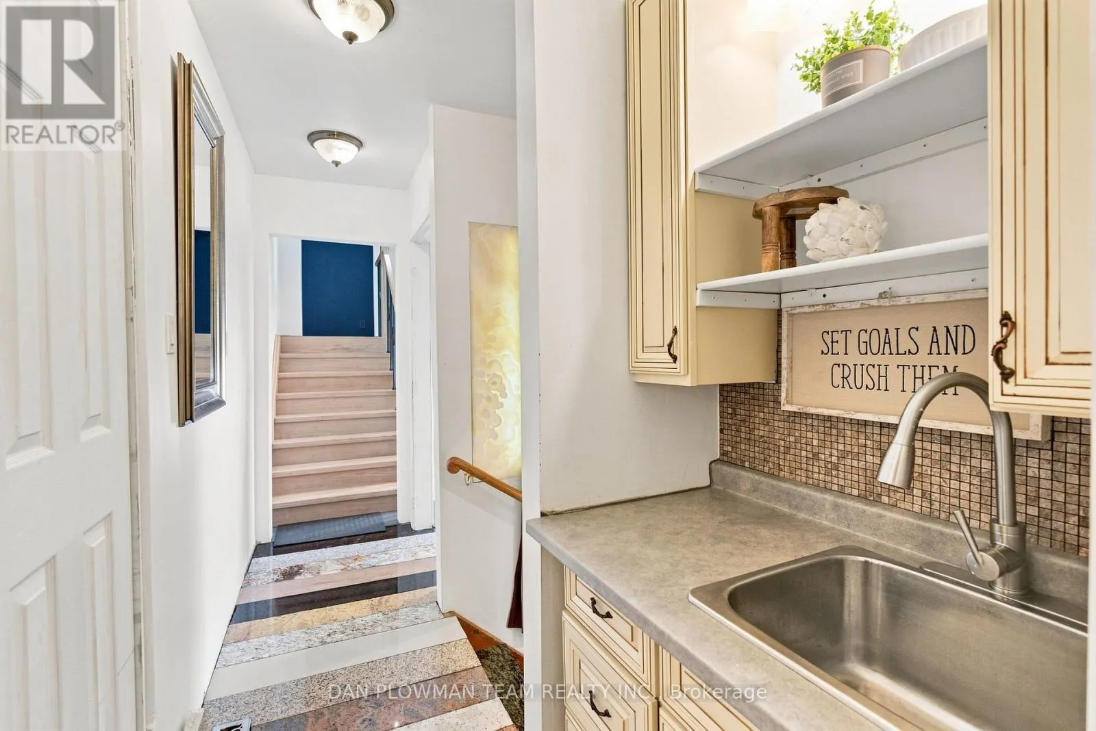 519 KINGSTON ROAD W