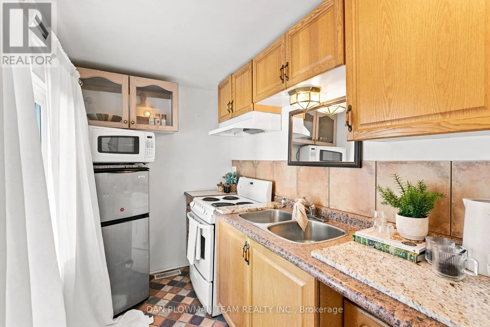 519 KINGSTON ROAD W