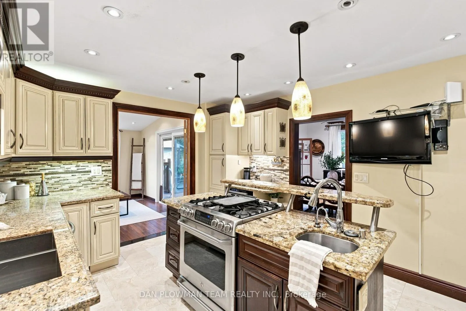 519 KINGSTON ROAD W