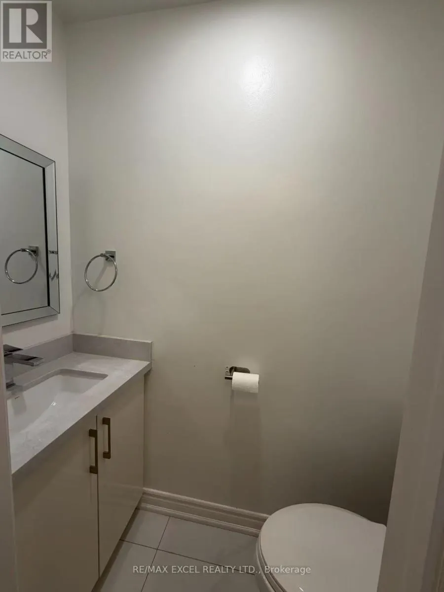 MAIN LEVEL - 4 LAWNMERE CRESCENT
