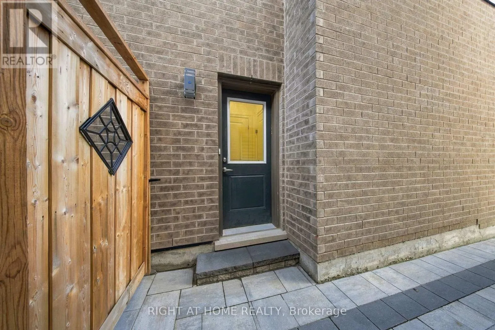 15 RONALD STREET