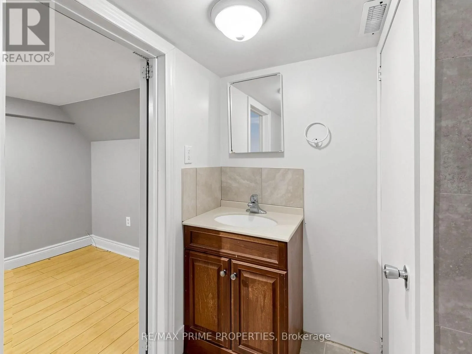 18 DENTONIA PARK AVENUE