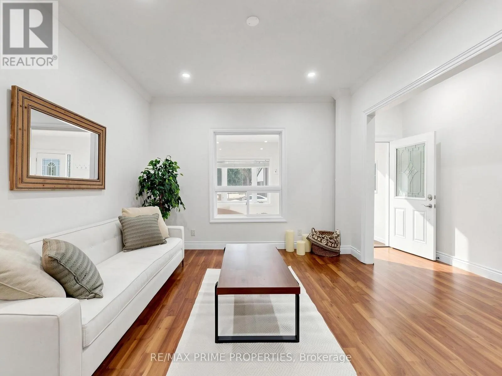 18 DENTONIA PARK AVENUE