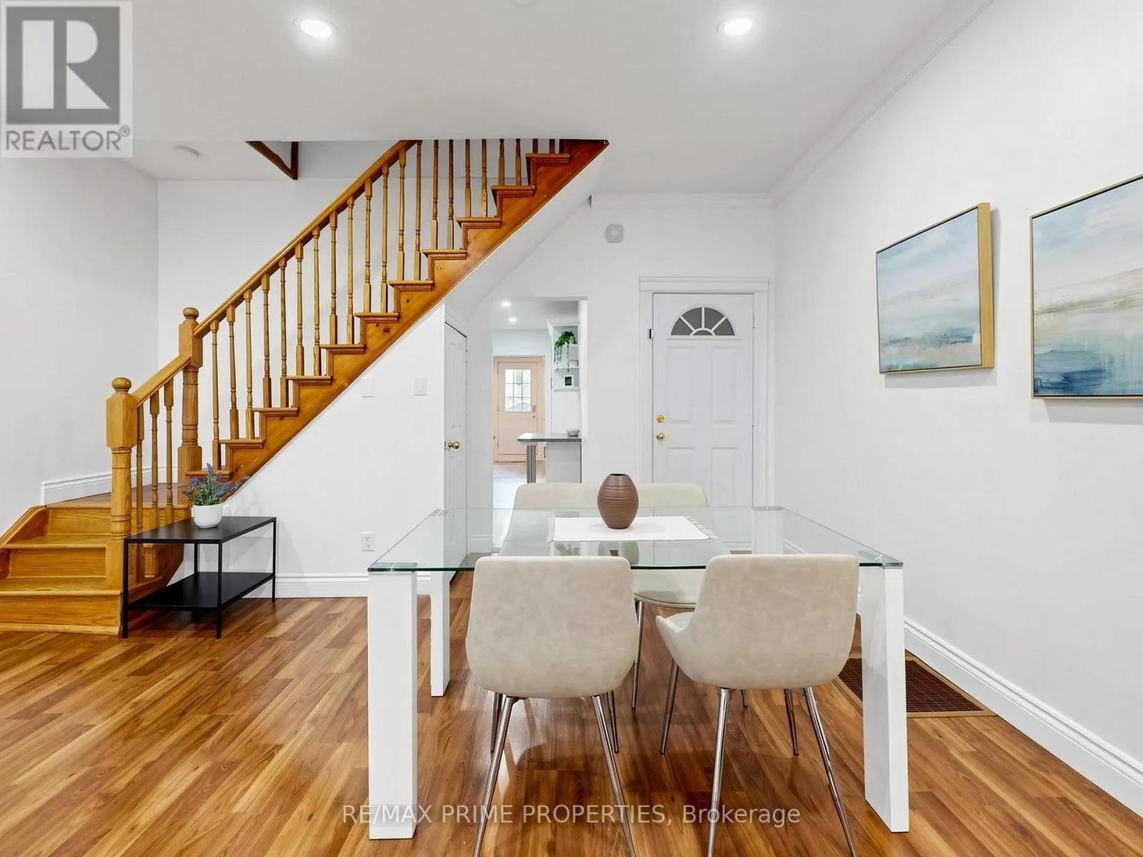 18 DENTONIA PARK AVENUE