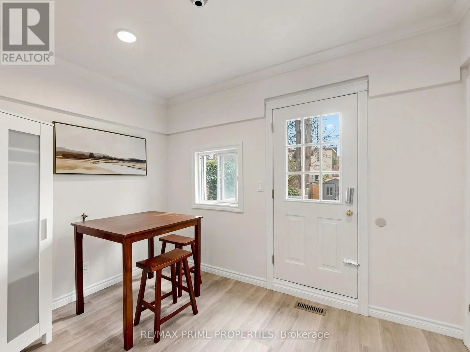 18 DENTONIA PARK AVENUE