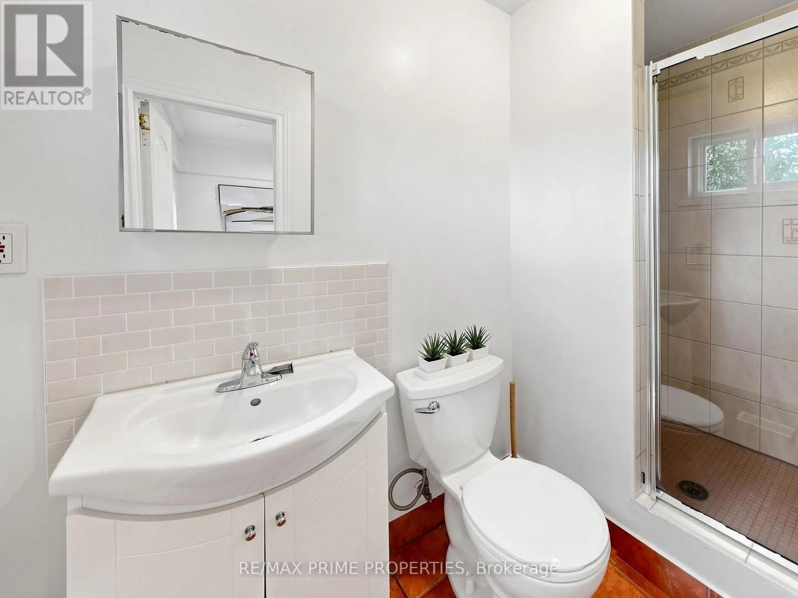 18 DENTONIA PARK AVENUE