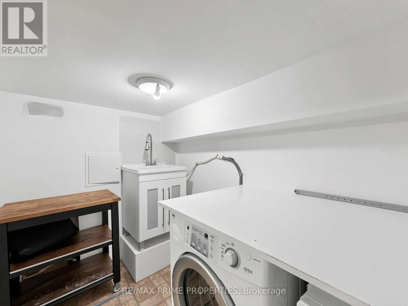 18 DENTONIA PARK AVENUE