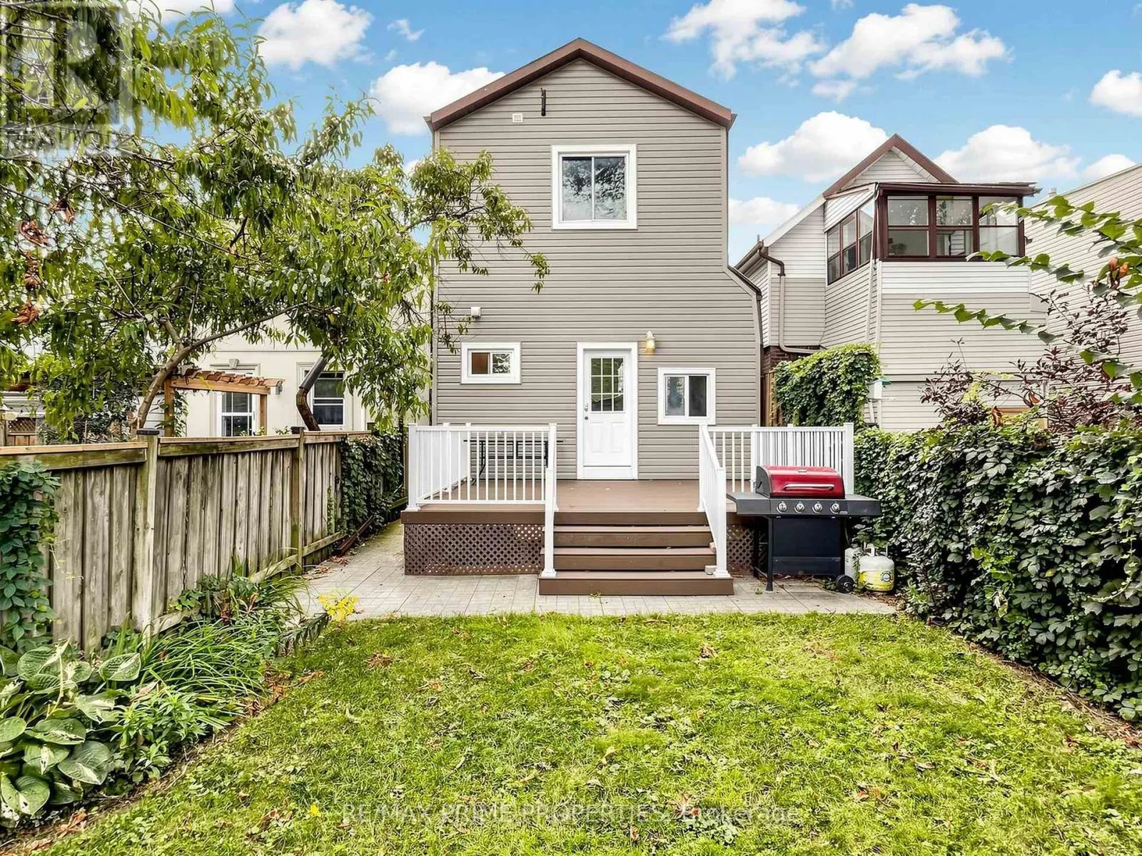 18 DENTONIA PARK AVENUE