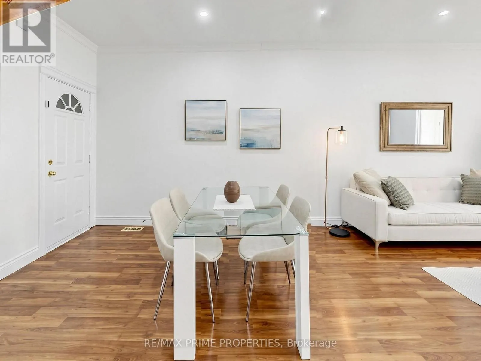 18 DENTONIA PARK AVENUE