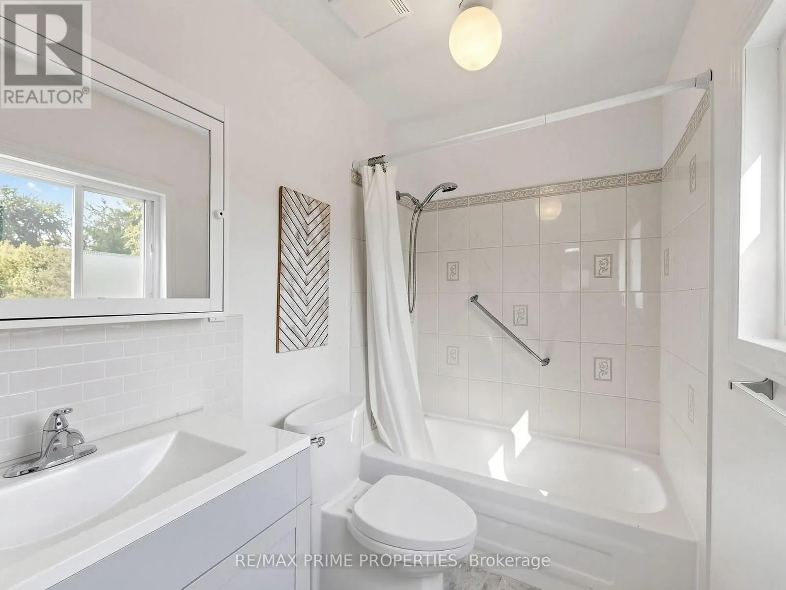 18 DENTONIA PARK AVENUE