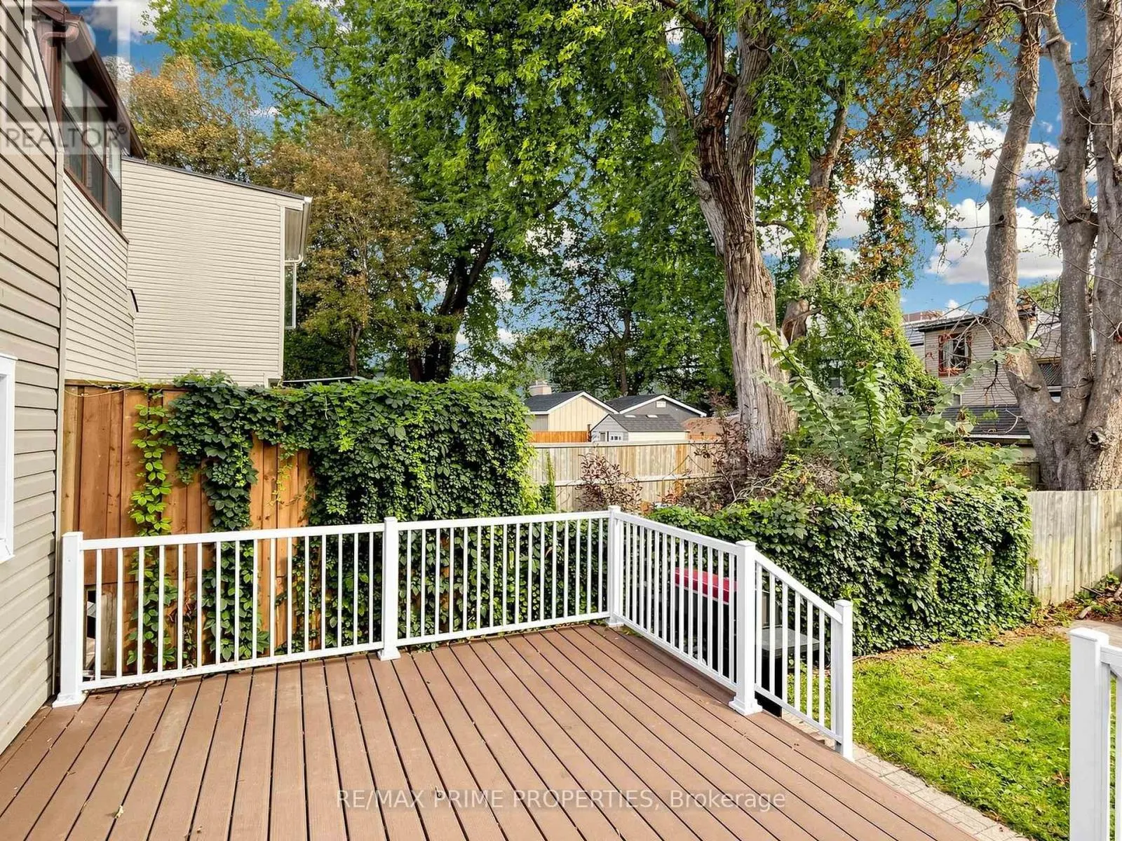 18 DENTONIA PARK AVENUE