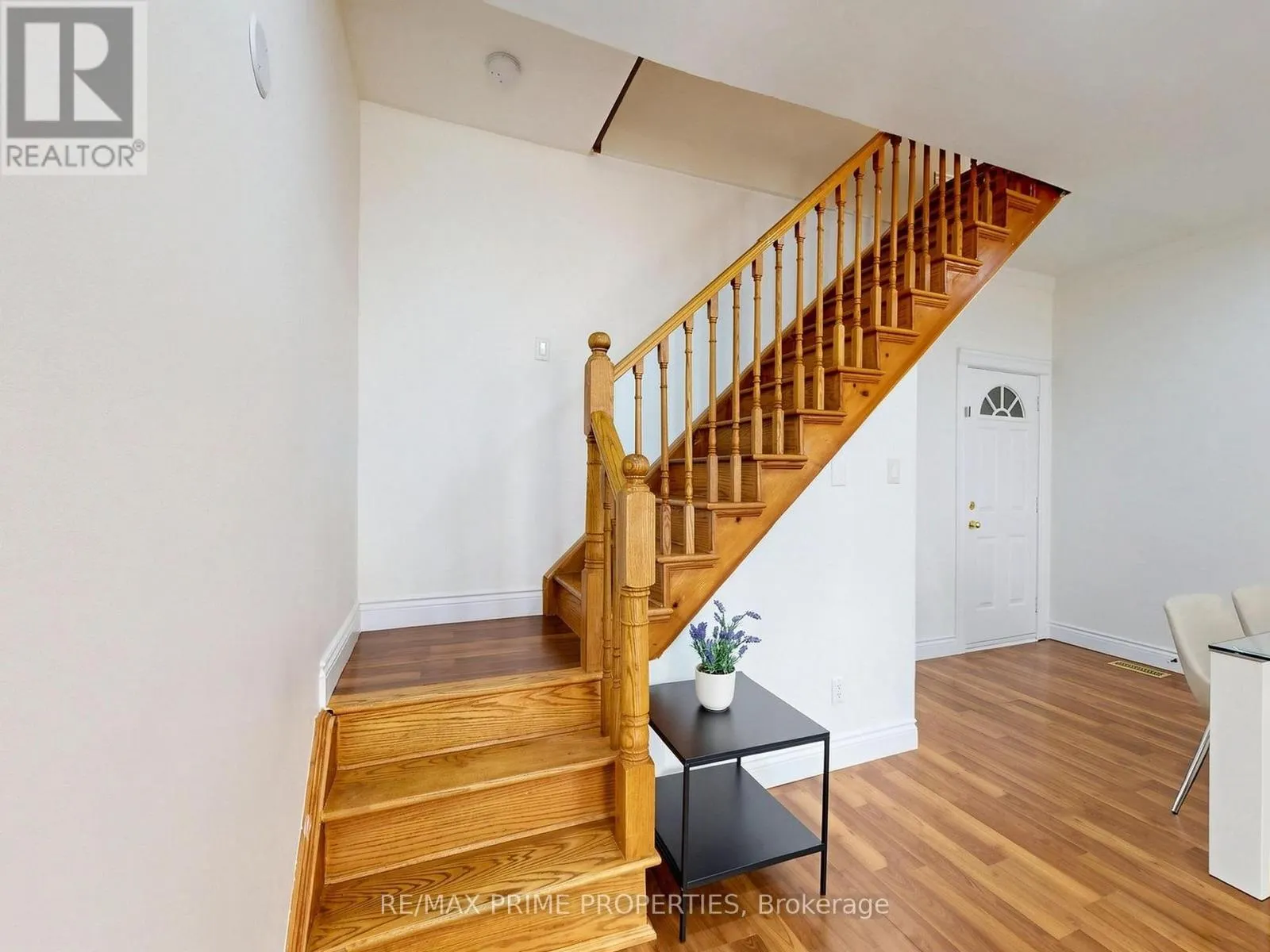 18 DENTONIA PARK AVENUE