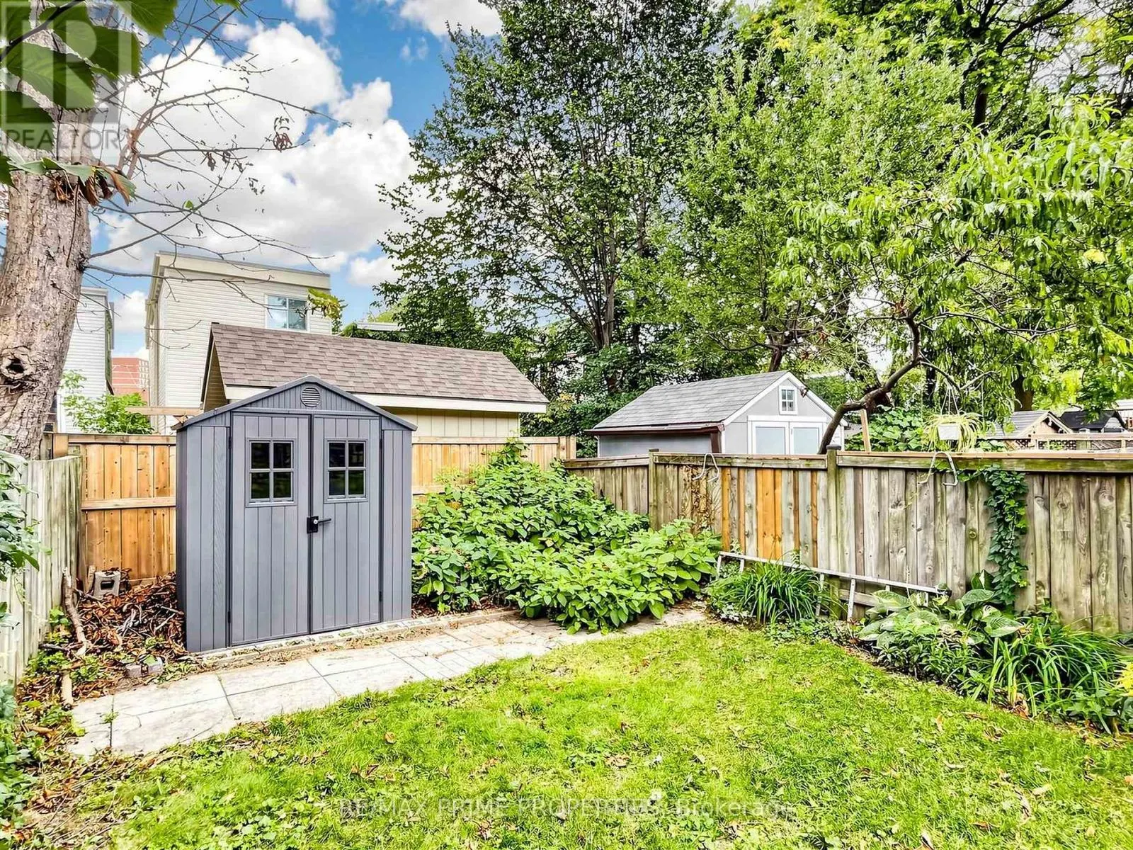 18 DENTONIA PARK AVENUE