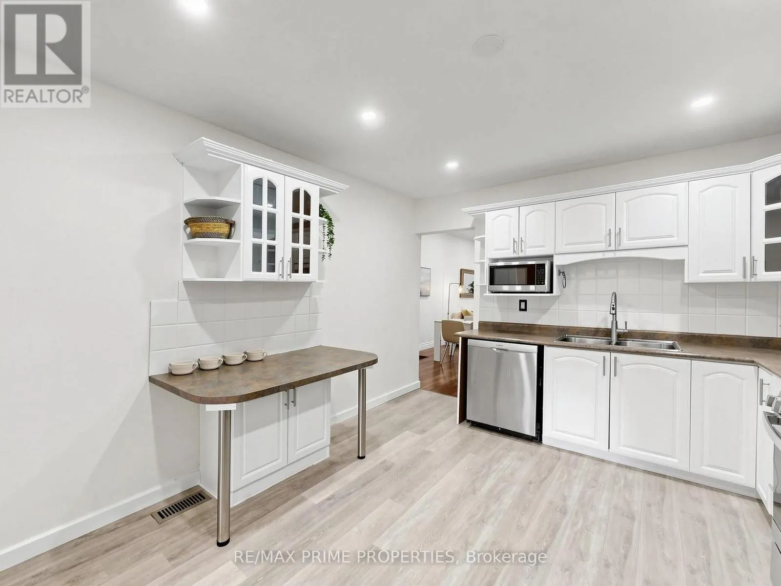 18 DENTONIA PARK AVENUE