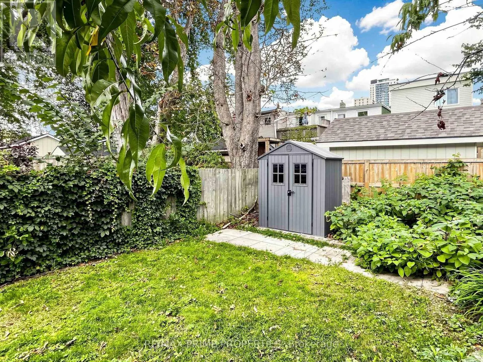 18 DENTONIA PARK AVENUE