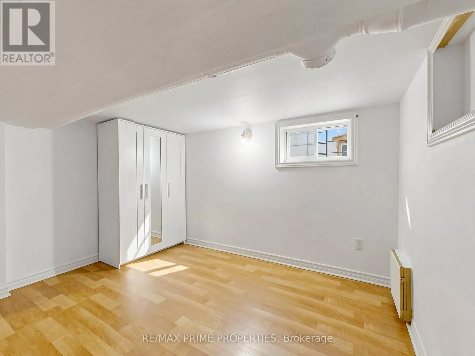 18 DENTONIA PARK AVENUE