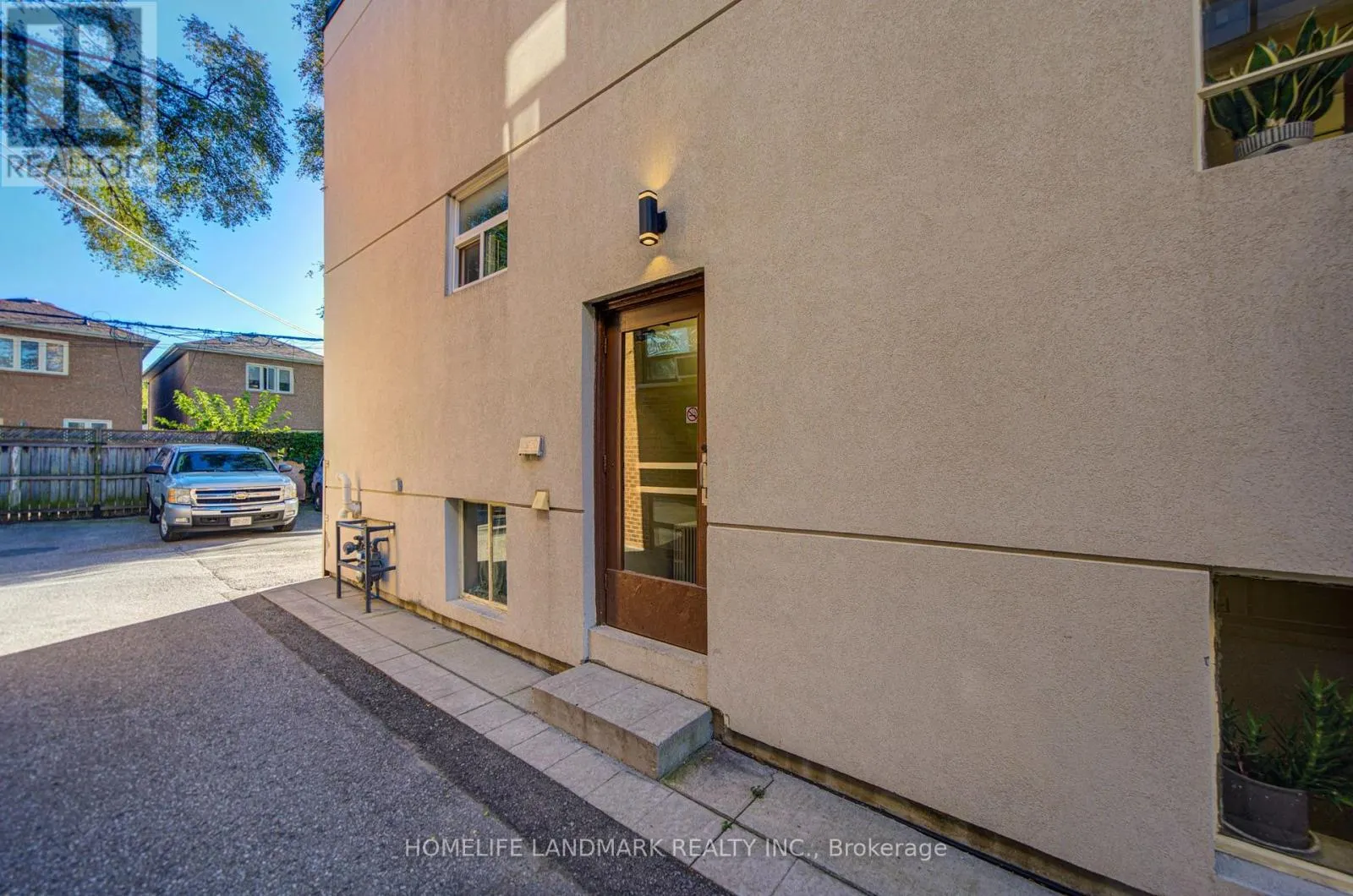 827 COSBURN AVENUE
