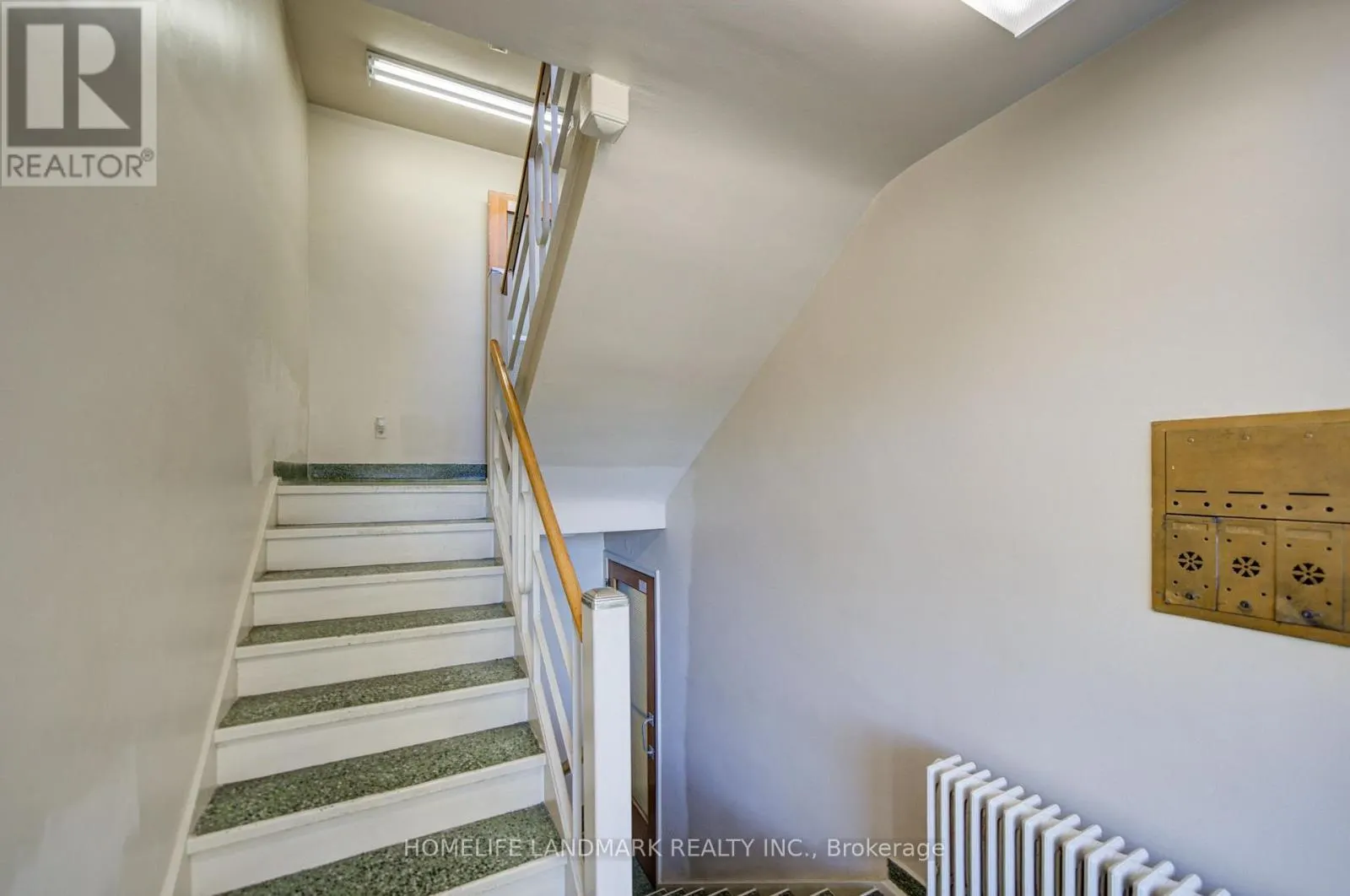 827 COSBURN AVENUE