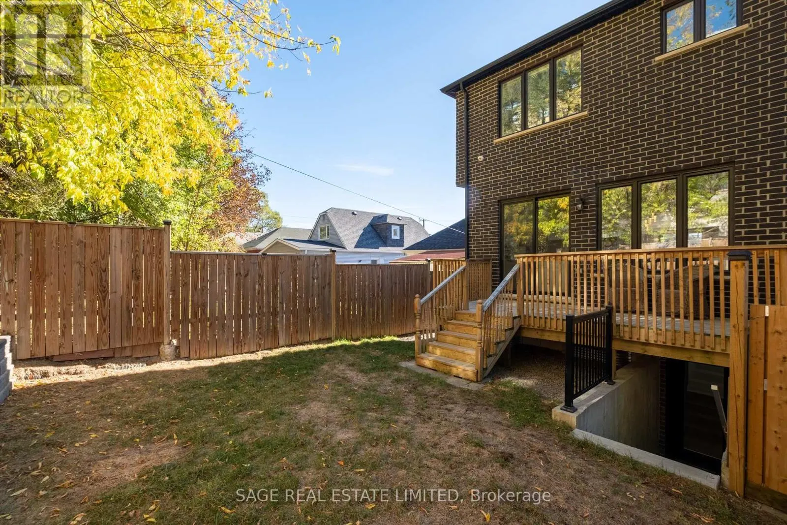 60 RHYDWEN AVENUE