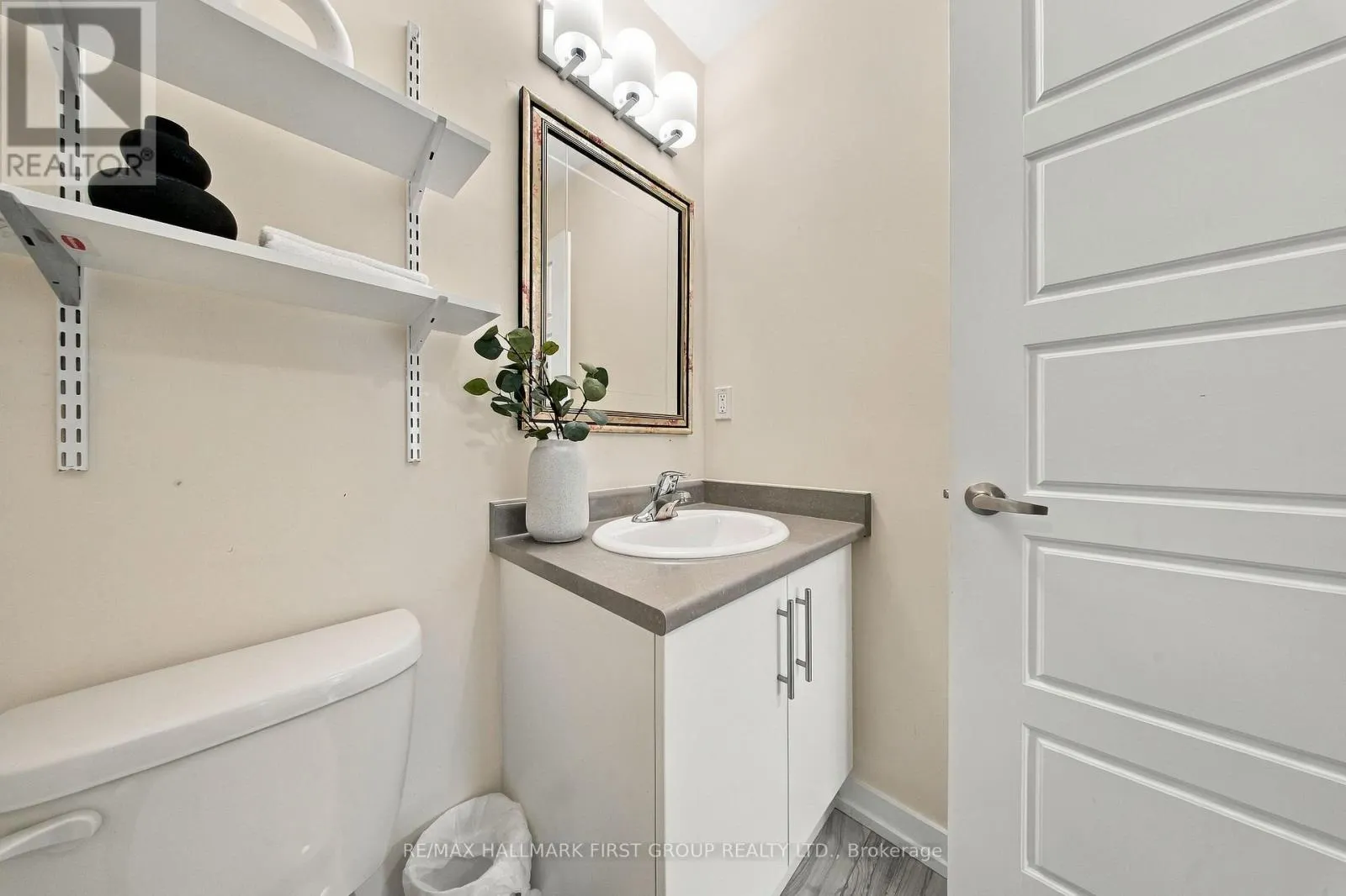 303 - 250 FINCH AVENUE