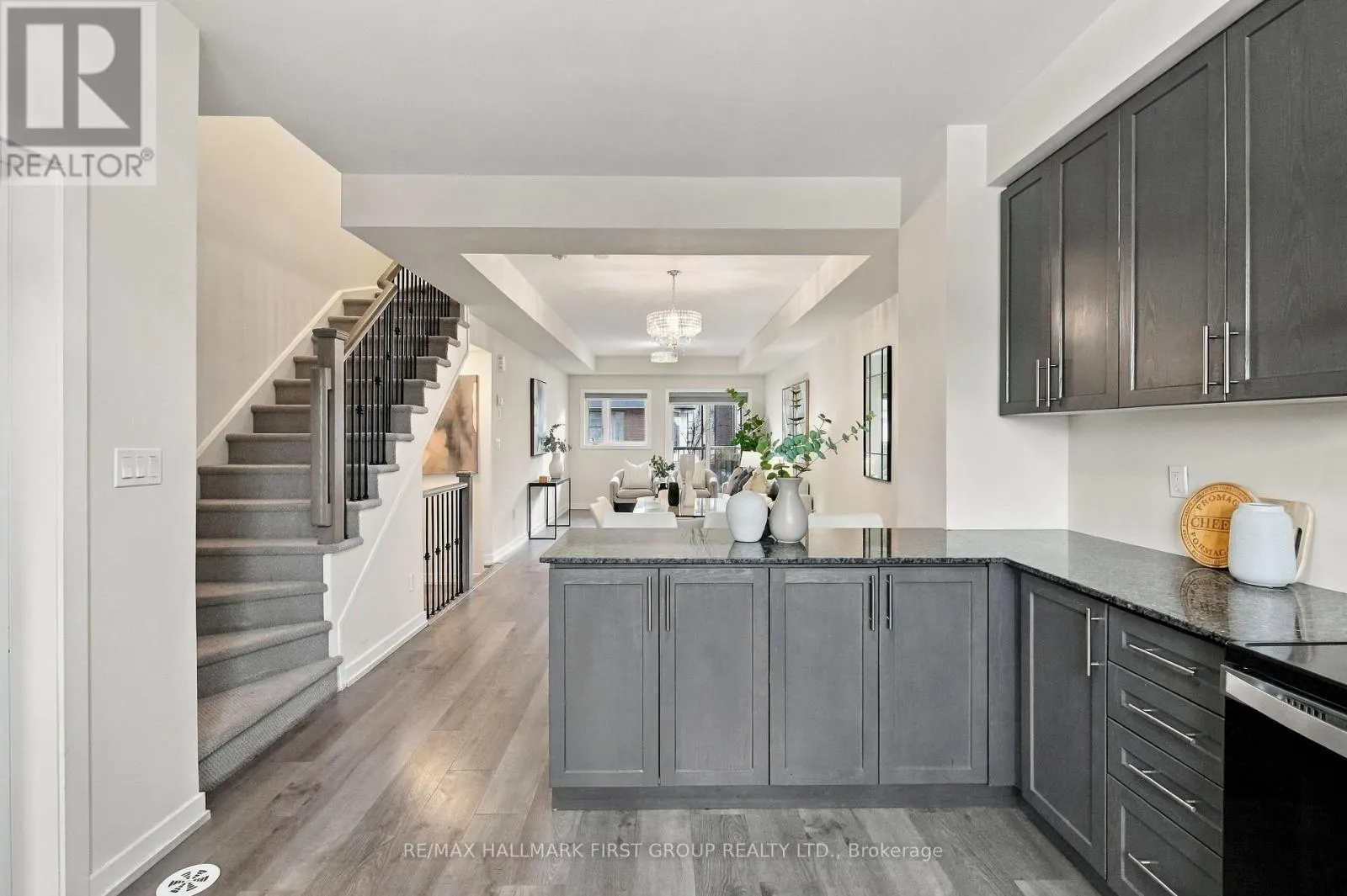 303 - 250 FINCH AVENUE