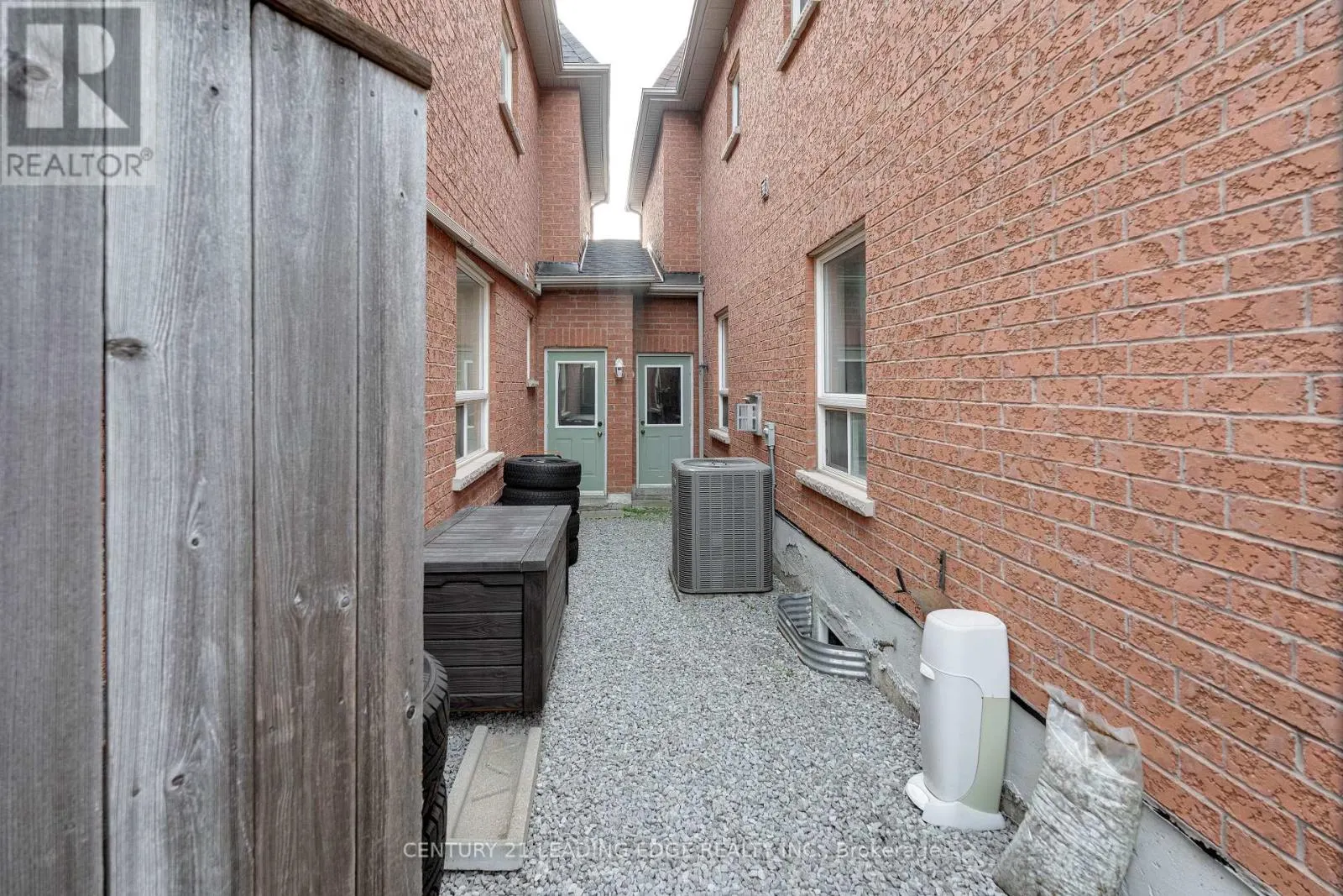 33 NEILL AVENUE