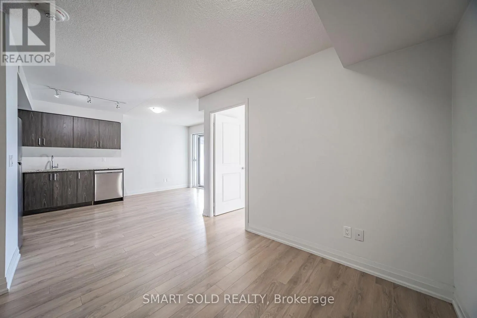 329 - 20 MEADOWGLEN PLACE