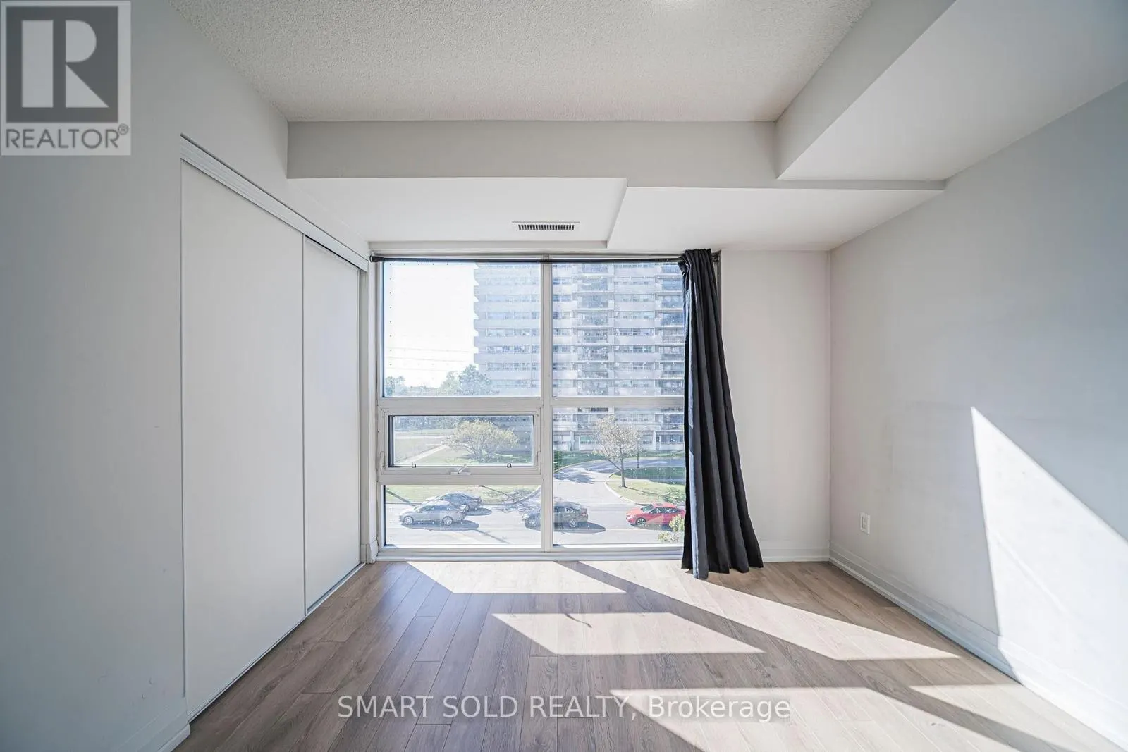329 - 20 MEADOWGLEN PLACE