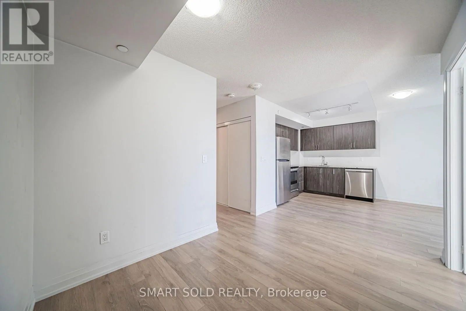 329 - 20 MEADOWGLEN PLACE