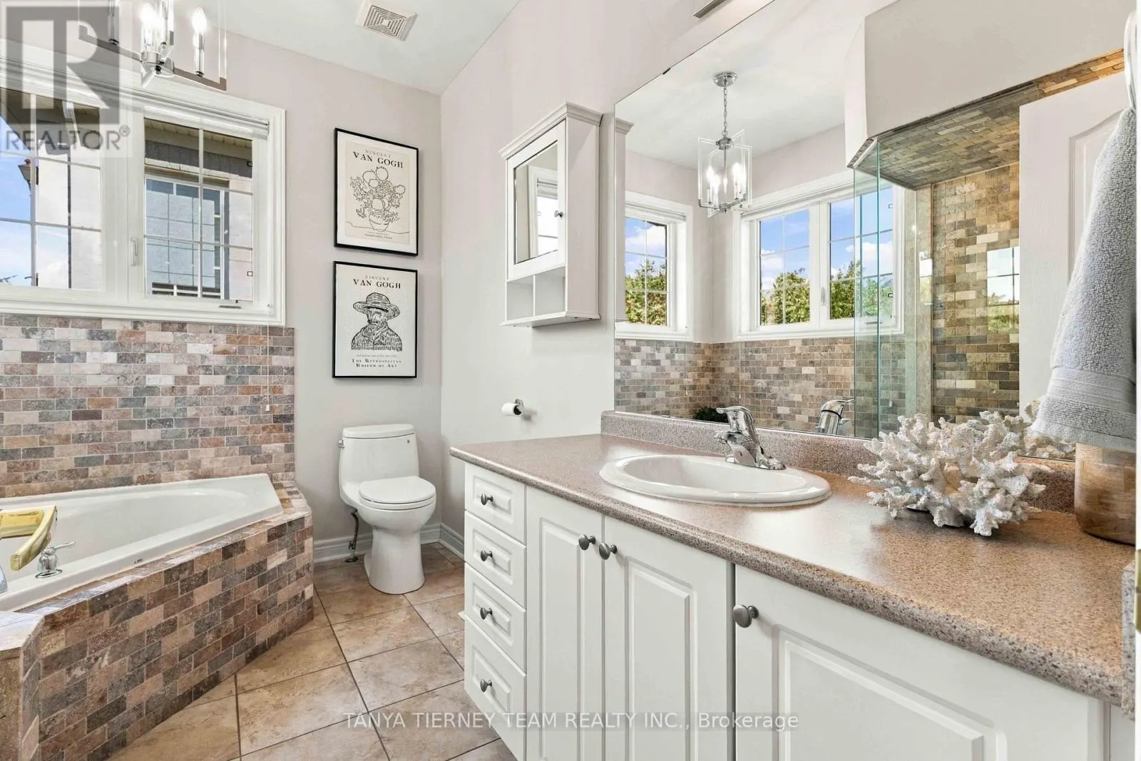 4 BRANTHAVEN COURT