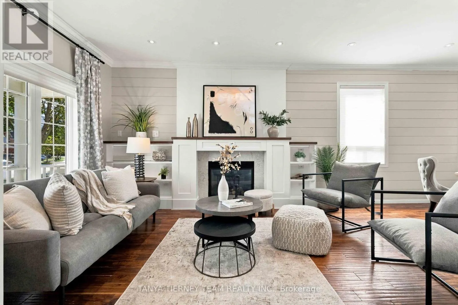 4 BRANTHAVEN COURT