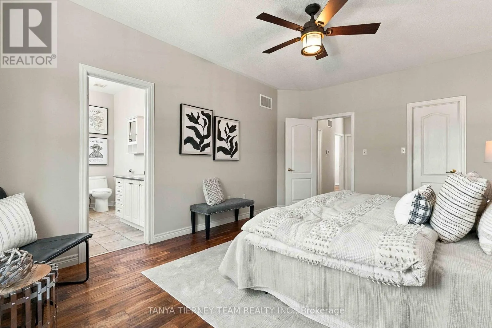 4 BRANTHAVEN COURT