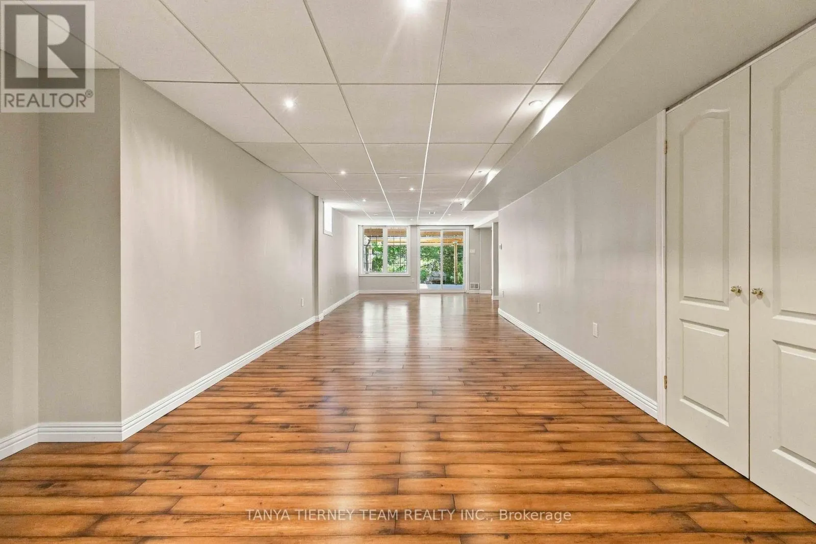 4 BRANTHAVEN COURT
