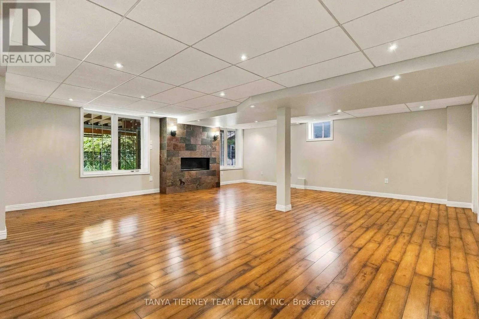 4 BRANTHAVEN COURT