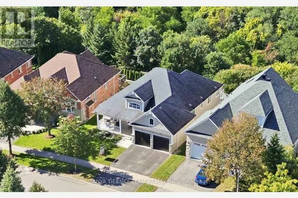 4 BRANTHAVEN COURT