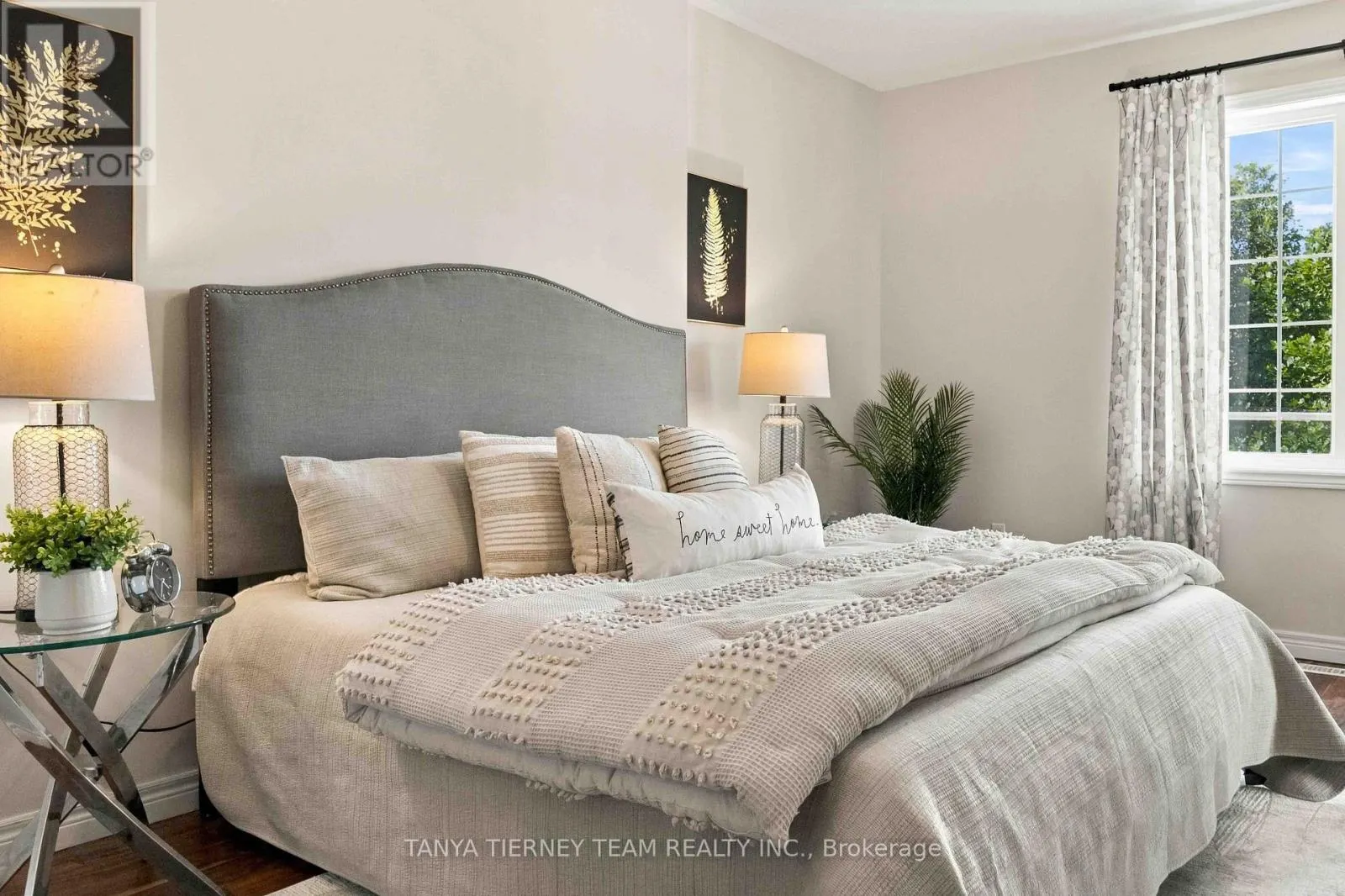 4 BRANTHAVEN COURT