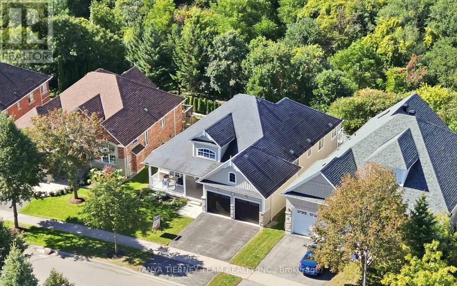 4 BRANTHAVEN COURT