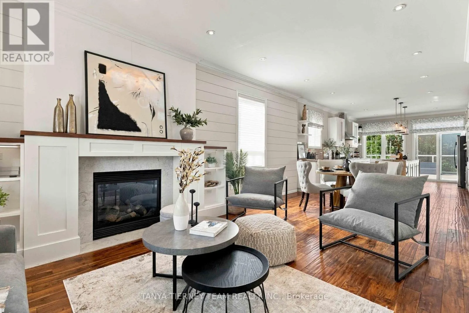 4 BRANTHAVEN COURT