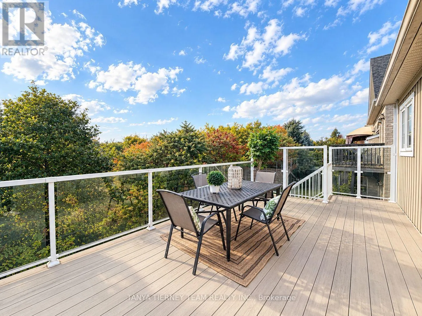 4 BRANTHAVEN COURT