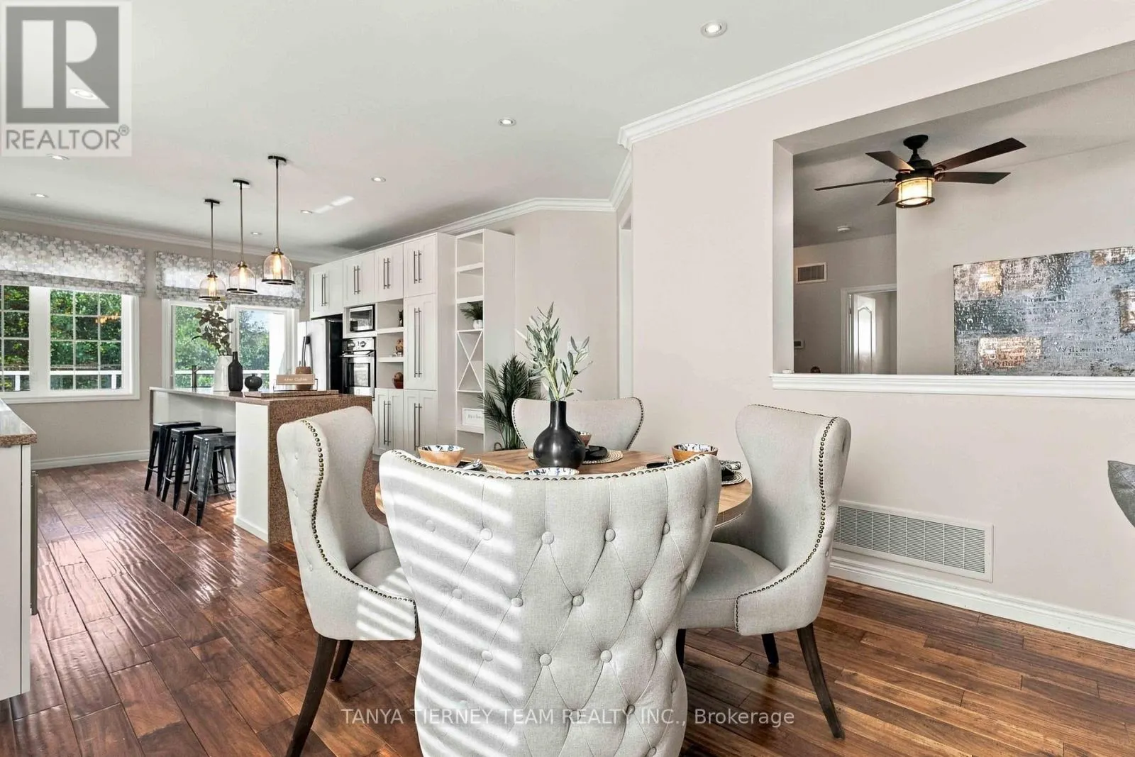 4 BRANTHAVEN COURT