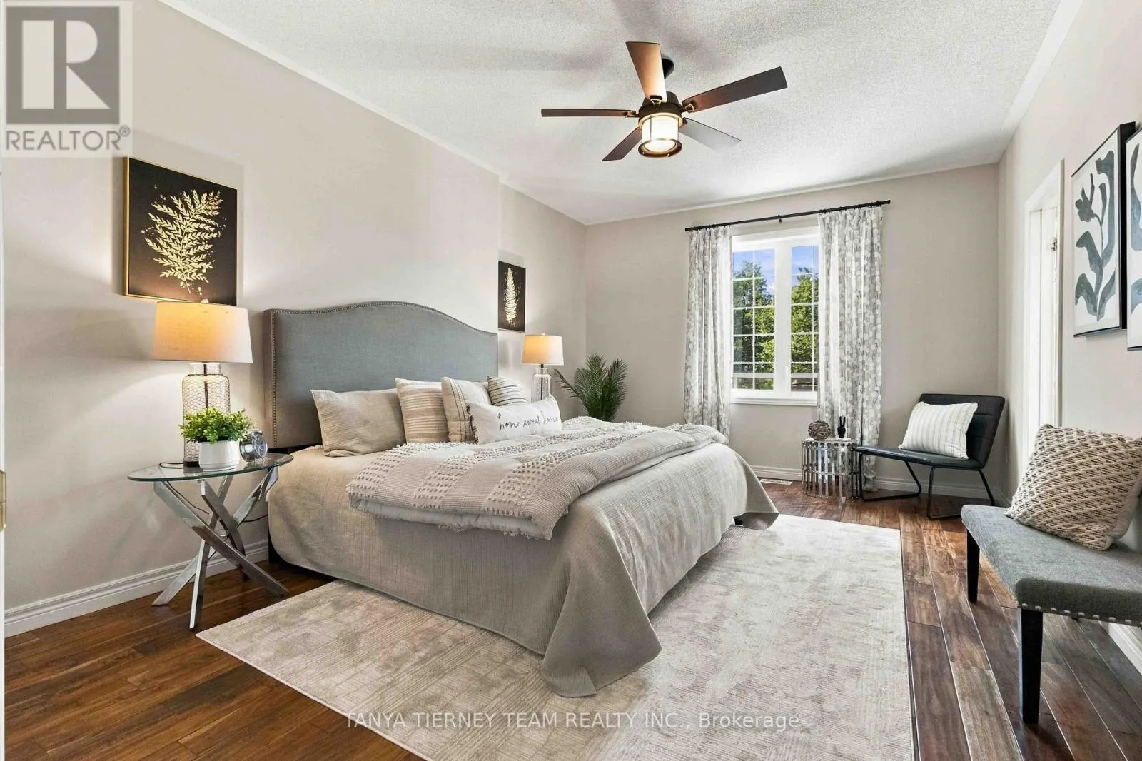 4 BRANTHAVEN COURT