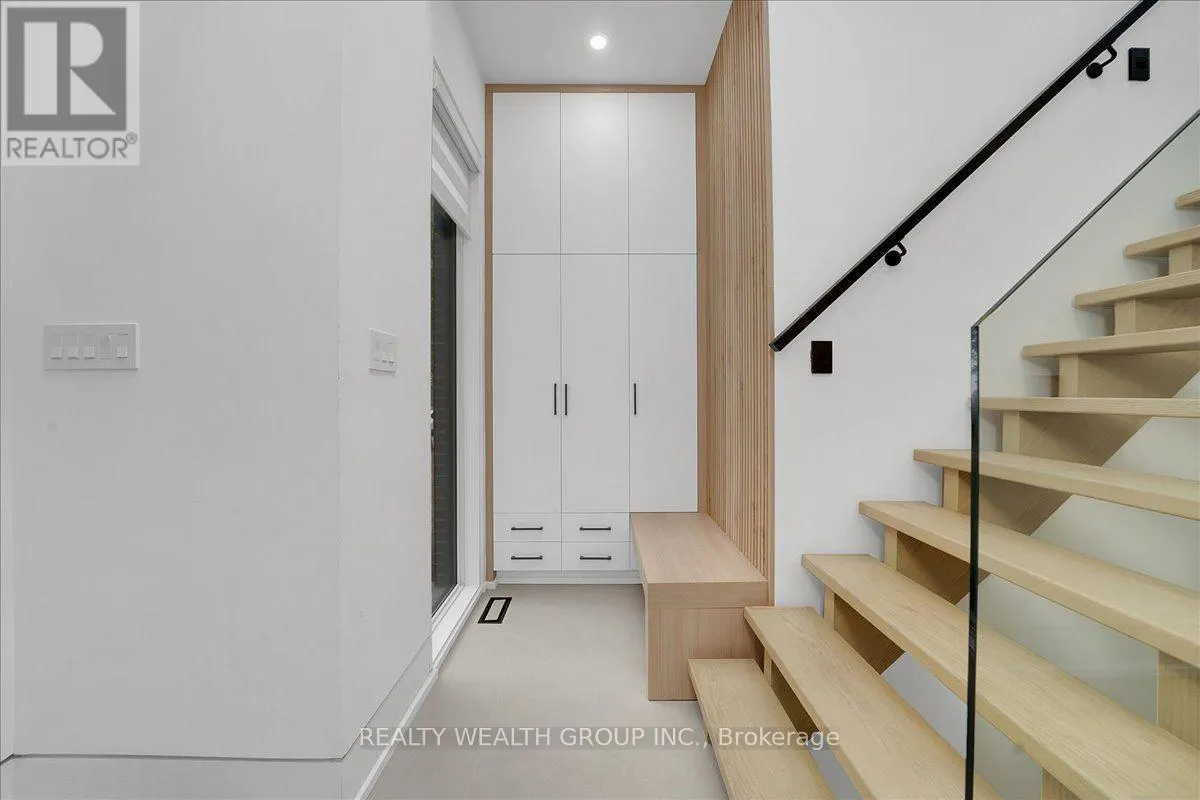2 KINGSBURY CRESCENT