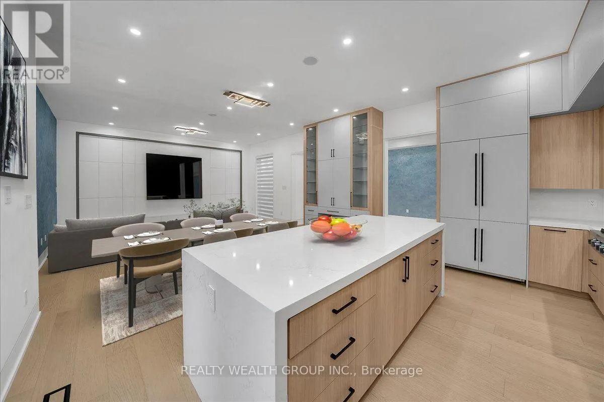 2 KINGSBURY CRESCENT