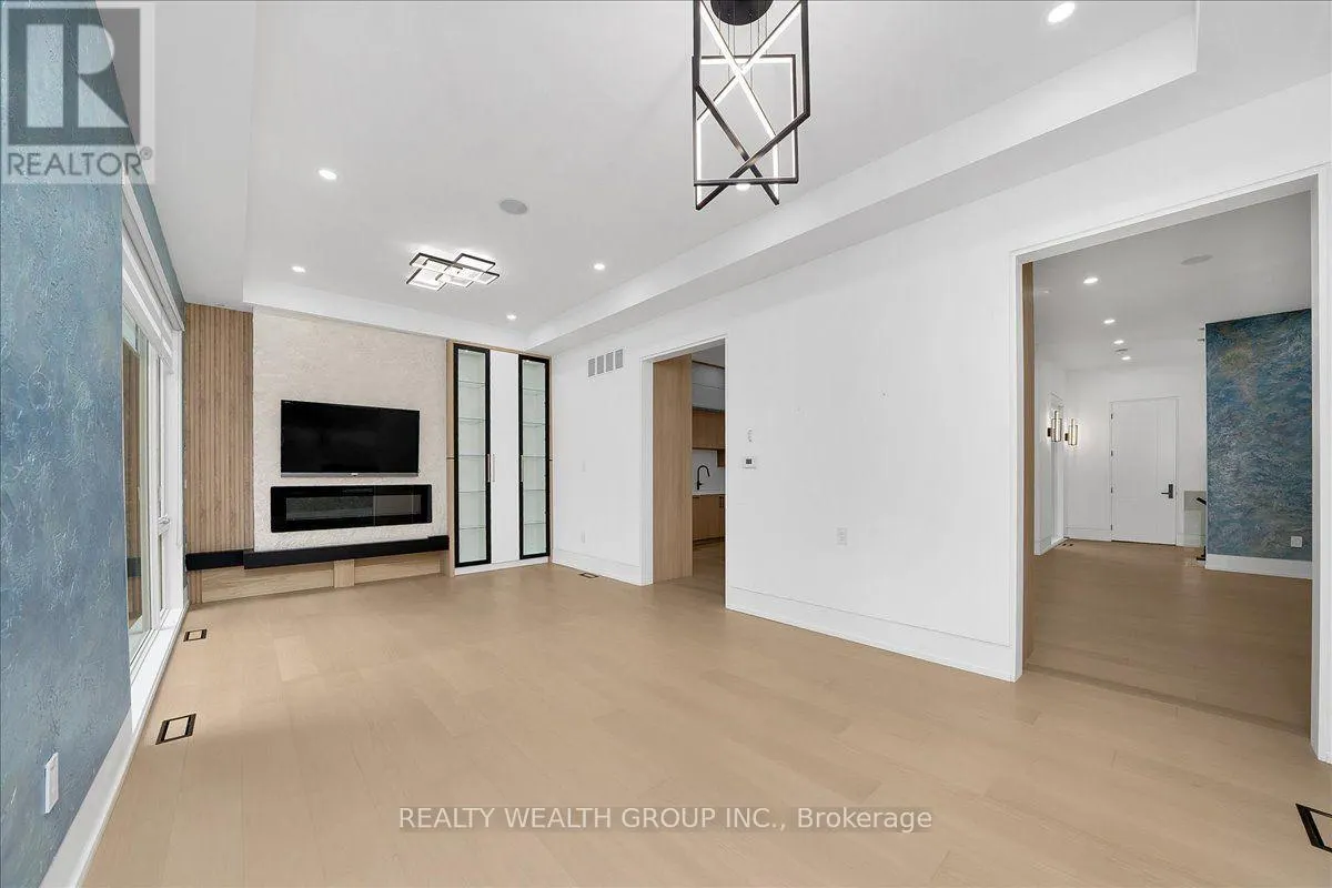2 KINGSBURY CRESCENT