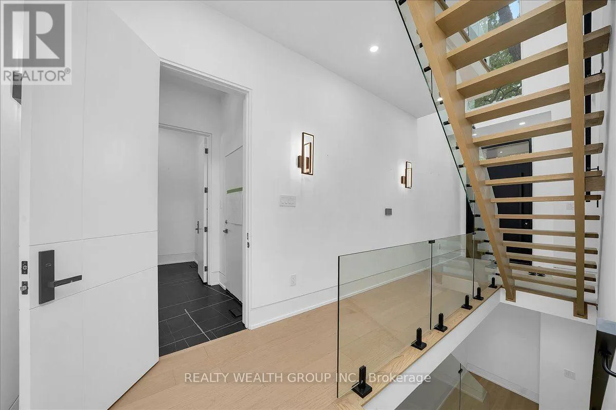 2 KINGSBURY CRESCENT
