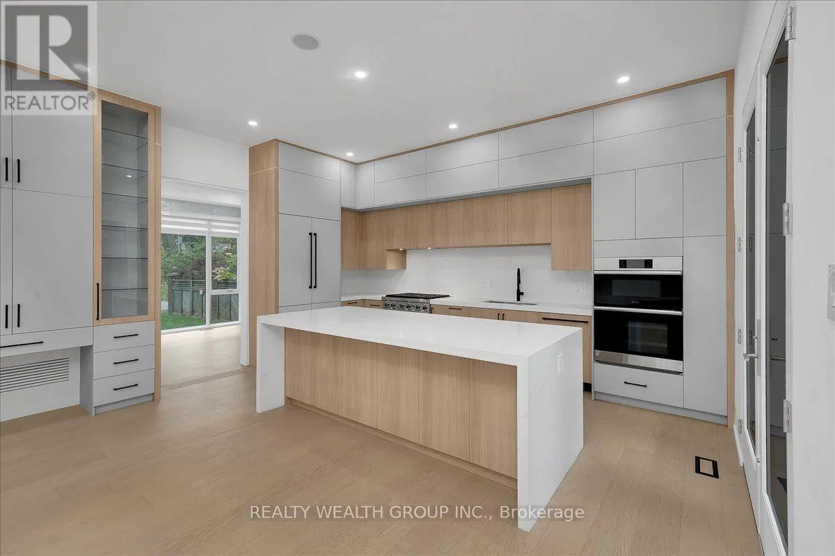 2 KINGSBURY CRESCENT